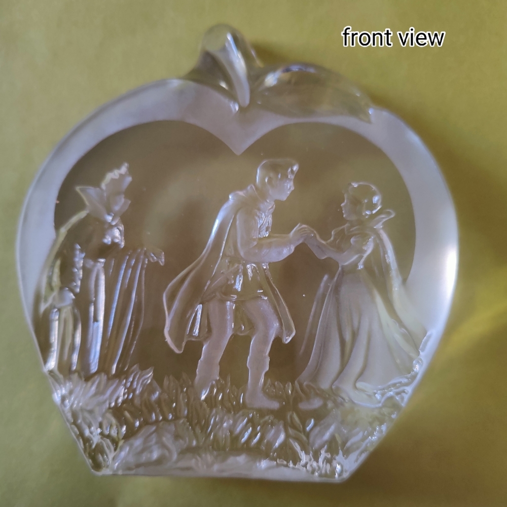Disney "Snow White" Glass Sculpture